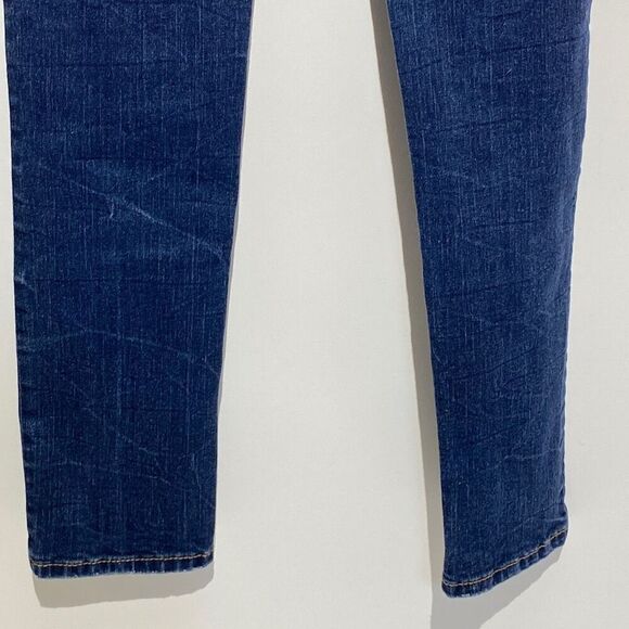 Aeropostale Women's Skinny Jean Short/Court Dark Wash Denim Size 00 - Picture 4 of 9